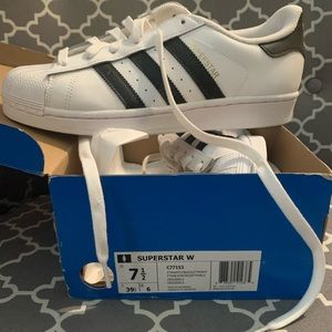 Adidas Superstar Originals ⭐️ Worn twice. They are a half size too big for me.